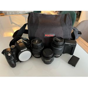 PENTAX K-50 16 mpix Noir + Objectif 18-55 + Objectif 50-200 + Objectif 50 mm F1.4 + filtres UV 52mm x2 + filtre UV 49mm + Chargeurs et batteries x2 + Sac fourre tout pour reflex PENTAX - Occasion