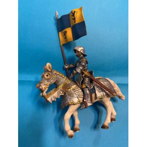 Figurine chevalier en armure porte &eacute;tendard - chevalier porte drapeau - schleich - 2003 - Occasion