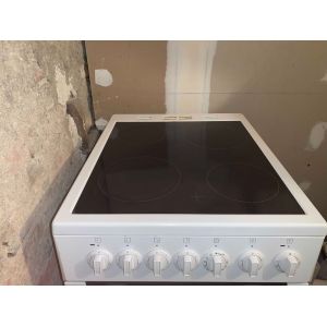 Cuisinière avec plaque vitrocéramique Beko - Occasion