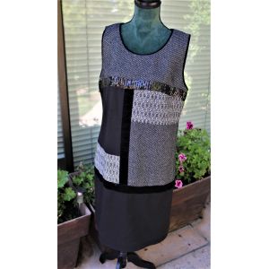 Très Belle Robe Renè Derhy Avec Jolie Recherche Devant, Doublèe.Taille Étiquetèe:L. - Occasion