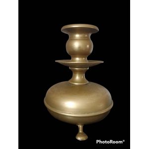 Bougeoir ancien en bronze,pése plus de 1,50 kg - Occasion