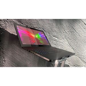 PC PORTABLE GAMING/WORKSTATION RAZER BLADE PRO 17 POUCES 4K TACTILE I7-7820HK 32Gb GTX 1080 1To SSD - Occasion