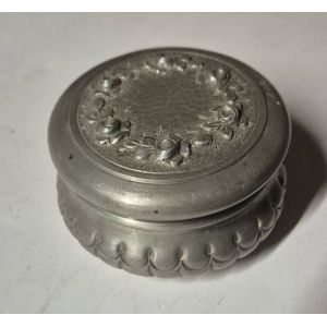 bo&icirc;te ronde vintage en &eacute;tain avec couvercle d&eacute;cor fleurs bo&icirc;te &agrave; bijoux petite bonbonni&egrave;re - Occasion