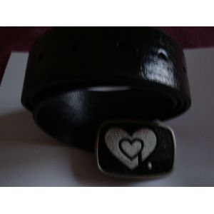 Ceinture Femme En Vinyl Vernis Noir 90 Cm Love Boucle Métal Avec Double Coeur Argenté Brillant - Occasion