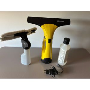 Vends Kärcher Nettoyeur de vitres &#43; pulvérisateur avec bonnette en microfibres &#43; offre 1 flacon entamé (plus de la moitié) de nettoyant pour vitres - Occasion