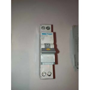 HAGER - Disjoncteur Ph&#43;N 20A, pouvoir coupure 3kA, courbe C, 1 module - MFN720 - Occasion