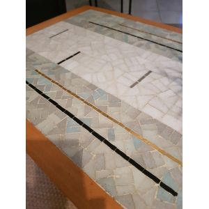 Table Basse Bois Massif. Dessus Carrelage Fin, Doré, Noir Et Bleu Gris Très Clair. Longueur 120 Cm Hauteur 45cm Et Largeur 44 Cm. Très Bon État. - Occasion