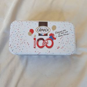Bo&icirc;te den m&eacute;tal pour les 100 ans de C&eacute;moi, en parfait &eacute;tat dimension : 19*10*6,5cm - Occasion