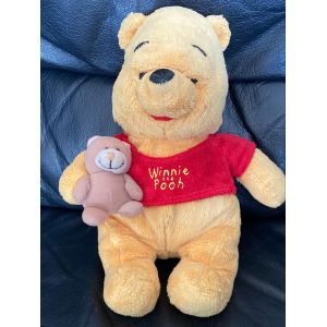 Doudou peluche Winnie the pooh l ourson jaune et rouge avec sa petite peluche marron 28cm - Occasion