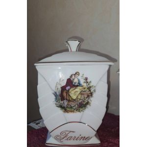 Ots &Agrave; &Eacute;pices En Porcelaine Sc&egrave;ne Romantique Et Bucolique De F.D. Chauvigny. S&eacute;rie Compl&egrave;te De 6 Pots Farine, Sucre, Caf&eacute;, Th&eacute;, Poivre, &Eacute;pices. Tous Les Pots Ont Sous Leur Base Un Tampon. 2.700gr - Occasion