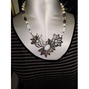 Collier Vintage Fleur Lucite Blanche Carol Dauplaise Vintage - Occasion