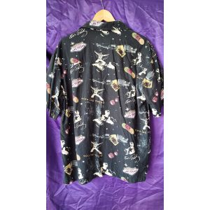 Chemise Elvis Presley Marque David Carey Usa Taille Large Motifs Elvis Viva Las Vegas Sur Fond Noir 55 % Coton 45 % Rayon Tr&egrave;s Douce Au Toucher 242 Grammes Fabriqu&eacute;e En Tha&iuml;lande - Occasion
