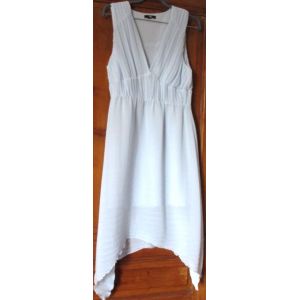 Robe Habillée Fluide Et Légère-Bleu Glacier-Voile Transparent Doublé-100%Polyester-Décolleté En V-Empiècement Cintré Plissé-Longueur Asymétrique Marque H&m-Taille L- Jamais Portée Ni Lavée - Occasion