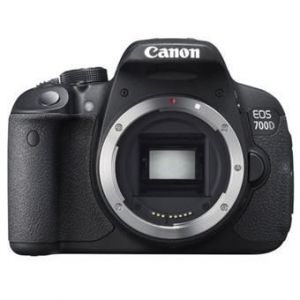 Canon EOS 700D 18 mpix + Objectif EFS 18-200mm F/3.5 5.6 - Occasion