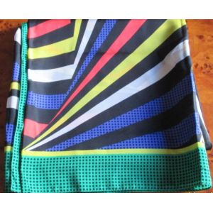 Tr&egrave;s Beau Foulard Aux Motifs Dissym&eacute;triques Et Aux Couleurs Chatoyantes (Vert, Bleu, Blanc, Jaune, Rouge, Noir) - 88x90cm - 100% Polyester - Marque Modissima - Occasion