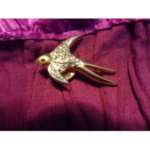 Joli Pins/Broche Motif Hirondelle, M&eacute;tal Dor&eacute; Pierre Rouge & Strass - Occasion