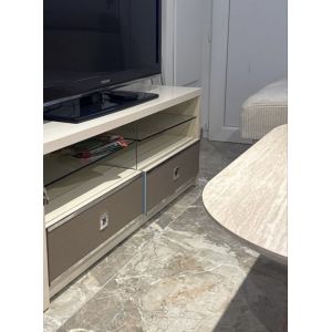 Je mets en vente un canap&eacute; convertible L,se transformeen couchage pour recevoir des invit&eacute;s.Le canap&eacute; est en tr&egrave;s bon &eacute;tatet soigneusement entretenu.Le lot comprend table basse et meuble tv. - Occasion