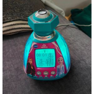 R&eacute;veil reine des neiges Elsa avec l'adaptateur secteur qui n'est normalement pas vendu avec - Occasion