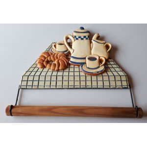 Porte rouleau papier essuie-tout format classique - en bois d&eacute;cor&eacute; d'une sc&egrave;ne de petit d&eacute;jeuner - article vintage &agrave; nettoyer et restaurer- fixation murale - Occasion