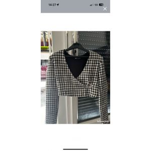 Veste Noir Et Blanche Avec Boutonnière Décoratif A Strass - Occasion