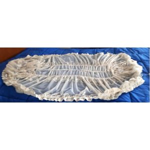Voile De Berceau/Moustiquaire En Dentelle Écrue Brodée De Fleurs Entièrement Festonné Sous Élastique Sur Le Pourtour - Article Ancien De + 100 Ans Avec Déchirure À Restaurer - 90x1m80 Environ - Occasion