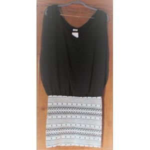 Robe Noire Sans Manches - Haut En Voile 100%Polyester Doublé 77%Polyester/15%Viscose/8%Élasthane - Bas Aspect Tricot Jersey Graphique Noir/Blanc - 97%Viscose/3%Élasthane - Taille M 38/40 - Pimkie - Occasion