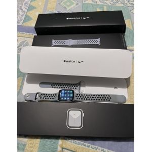 Apple Watch SE GPS Cellulaire 44mm Bo&icirc;tier aluminium Gris Sid&eacute;ral - Occasion