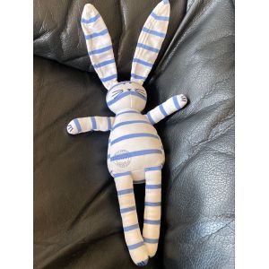 Doudou peluche lapin blanc et bleu ray&eacute; les rat&eacute;s petit bateau 23-33cm - Occasion