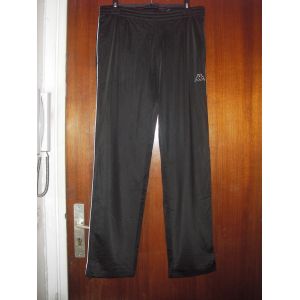 Pantalon Jogging Homme Kappa, Taille S, Coloris Noir, 1 Bande Blanche Sur Les Cotés, Taille Élastiquée + Cordon De Serrage À La Taille À L'intérieur, 2 Poches En Biais Sur Les Cotés,100% Polyester. - Occasion