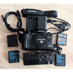 Olympus omd em1 mark 3 &#43; grip hld9&#43; chargeur et 4 batterie. - Occasion