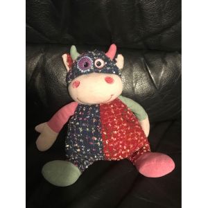 Doudou Peluche Vache Rouge Bleu , Rose Et Vert Cp International 22cm - Occasion