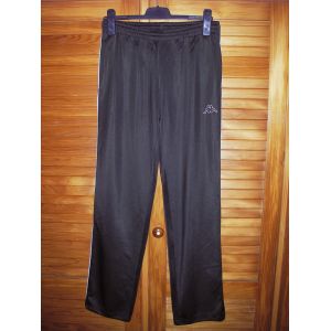 Pantalon De Sport Kappa ,Taille S ,De Couleur Noir ,Fine Bande Blanche Sur Le Coté Extérieur Des Jambes ,Logo Kappa Au Bas De La Poche Gauche À L'avant . - Occasion