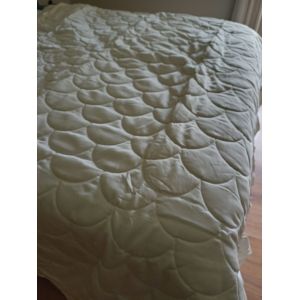 Couvre Lit En Satin Ecru - Occasion