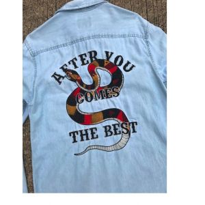 Chemise Jean Bershka Denim Taille 38/40 Broderie Dragon After You Comes The Best Veste Printemps Mixte Bleu Brode Dans Le Dos Manches Longues - Occasion
