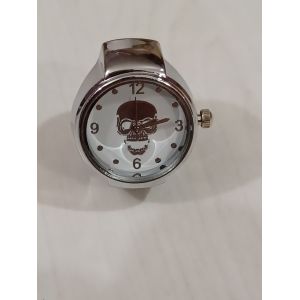 Bague Montre Metal Argenté , Cadrant Rond,Fond Blanc,Motif Tete De Mort - Occasion