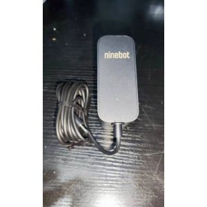 Chargeur de batterie pour e2 e2puls Ninebot 24.2w chargeur batterie NBW25D201D5N 25D201D0D 24.2V 25.2V 1,5A original genuine pour trottinette &eacute;lectrique patinette de la marque et autres - Occasion