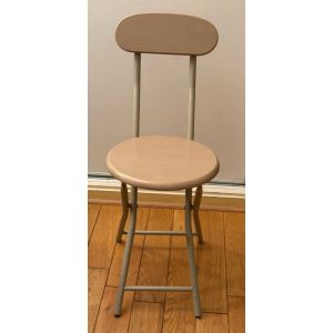 Tabouret Enfant PliantNeuf- Dimensions =Hauteur Siège-44 Cm- Diametre Siege-29 Cm- Hauteur Dossier-=75 Cm Jamais Utilisé - Occasion
