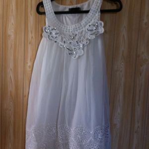 Robe Blanche Sans Manches Paccio. Taille S/M. Doublée. Bas Broderie Anglaise. Encolure Strass. - Occasion
