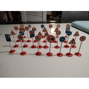 Lot De 28 Panneaux De Signalisation Jouet Enfants Années 1960 - Occasion