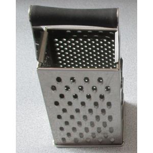 R&acirc;pe Manuelle 4 Faces En Acier Inoxydable Avec Poign&eacute;e Noire - Hauteur De La R&acirc;pe 18cm - Hauteur Avec La Poign&eacute;e 24cm - Occasion