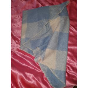 Ch&acirc;le &Eacute;cossais Bleu Ciel Et Blanc Cass&eacute; - Occasion