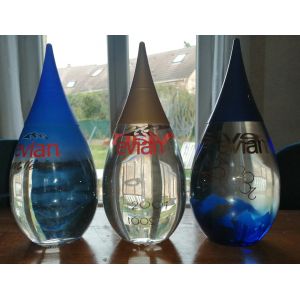 Lot 3x Bouteilles Eau D'Evian En Verre Forme Goutte D'Eau Vintage Mill&eacute;sime 1 Litre Ann&eacute;es 2000 2001 2002 ,Elles Sont Neuves Et Pleines Jamais Ouvertes ,Aucun D&eacute;faut - Occasion