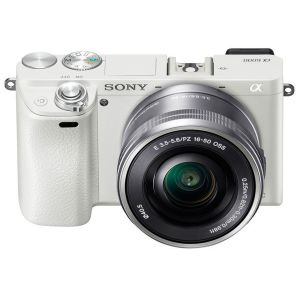 Sony a6000 ILCE-6000L Hybride 24.3 MPIX - APS-C - 1080p + Objectif Zoom Optique 3x 16-50mm - Wi-Fi, NFC - Blanc - Occasion