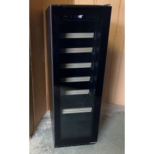 Cave &agrave; vin 30cm d'occasion sous plan Marque AVINTAGE type AVU25GMO - Occasion