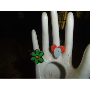 Bague M&eacute;tal Chrom&eacute; Avec Dessus Motif BoisLot De 2 : 1 Fleur Verte Et 1 Souris Grise:Rouge Secrets De Filles Farbel - Occasion