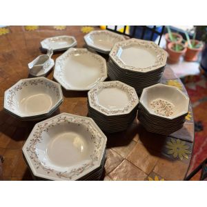 Service Porcelaine Anglaise Vintage Johnson Brothers (Eternal Beau) - Occasion
