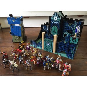 Château Fort En Bois Avec Figurines Chevalier Schleich - Occasion