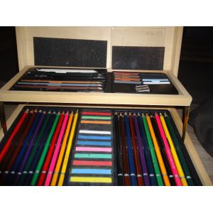 Malette De Dessin 54 Pièces: 8 Craies Pastel Soft+12 Craies Pastel+ 12 Crayons De Couleur+12 Cra Aquarelle+2 Crayons Gris+,1 Pinceau+1 Taille Crayons+1 Estompe+4 Crayons: Hb,Graphite,Carbone, Sanguine - Occasion