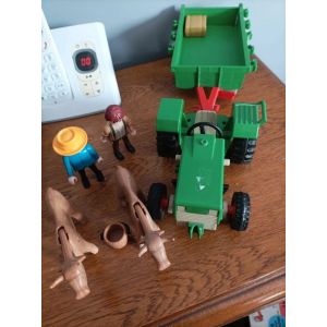 Tracteur avec remorque, 2 figurines playmobil et accessoires - Occasion