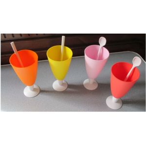 Quatre Coupes &Agrave; Pied 330ml + 4 Grandes Cuill&egrave;res Mod&egrave;le Allegra De Tupperware Parfait Glasses- Pieds D&eacute;montables- Couleurs Claires Diff&eacute;rentes-Pour Glaces, Desserts, Boissons Fraiches Etc - Occasion